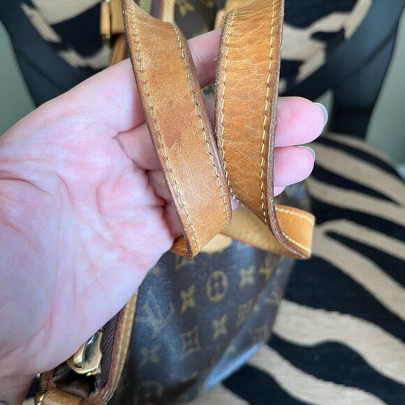 LV Palermo PM rare bag to find in such great condition comes with strap classic - Picture 7 of 14